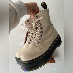 Dr. Martens (doc martens) Women’s Jadon lace up with zipper boot size 6 beige